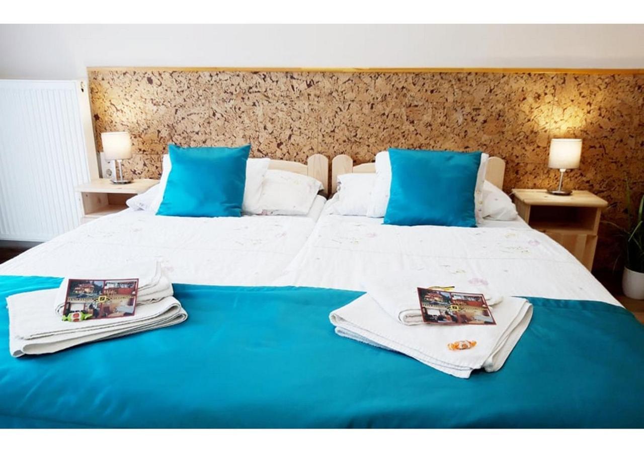 Zenit Panzio Bed & Breakfast Miskolc Exterior photo