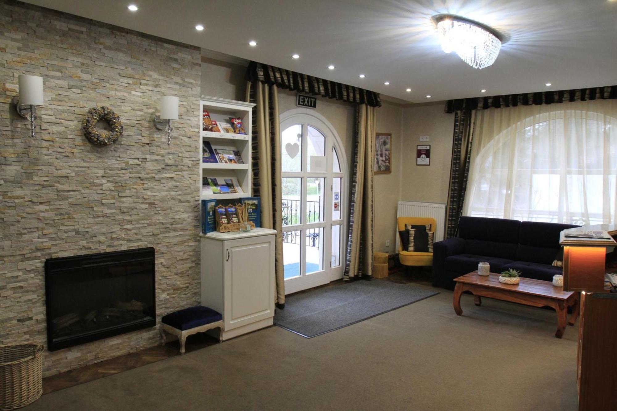 Zenit Panzio Bed & Breakfast Miskolc Exterior photo