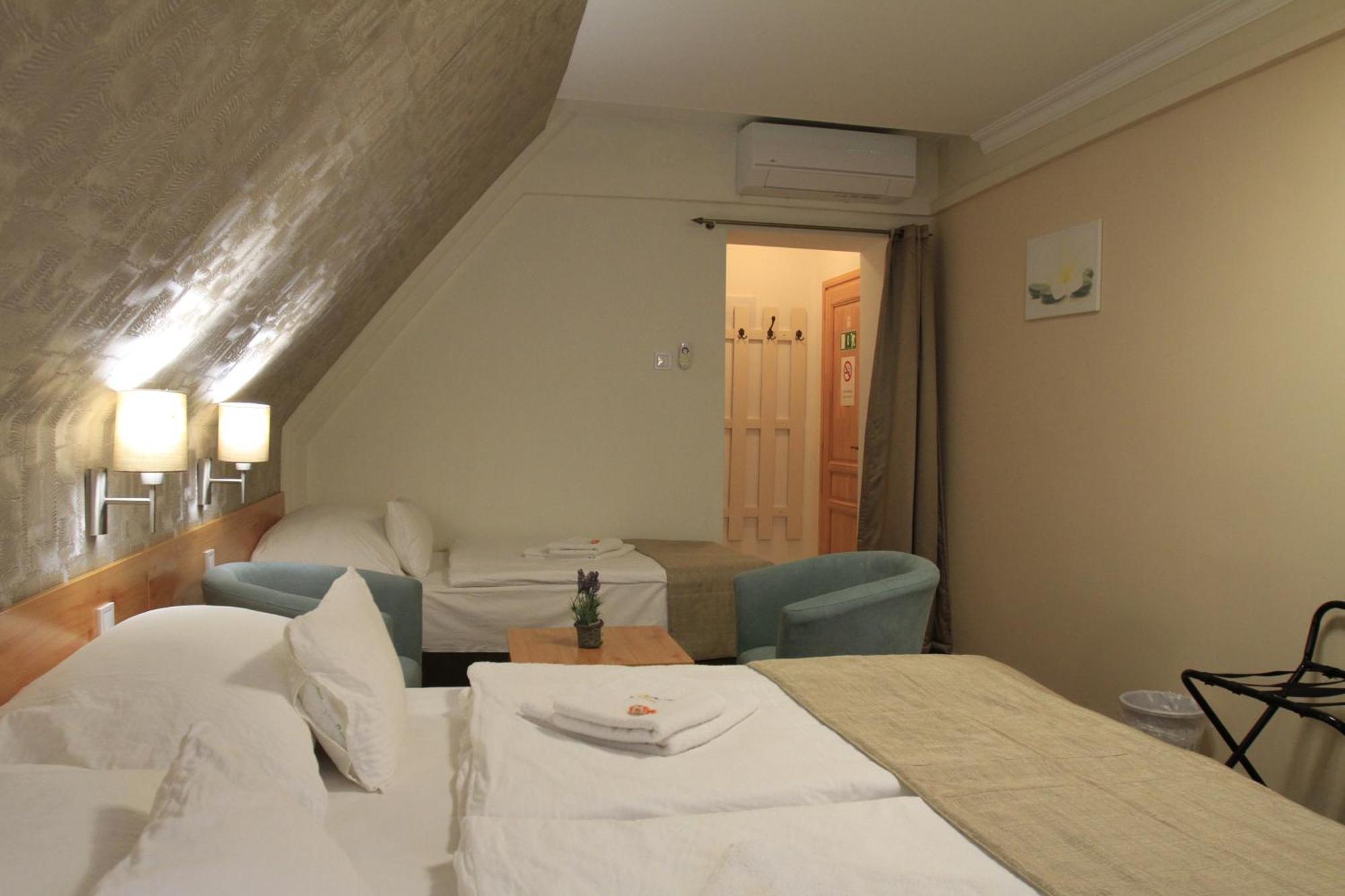 Zenit Panzio Bed & Breakfast Miskolc Exterior photo