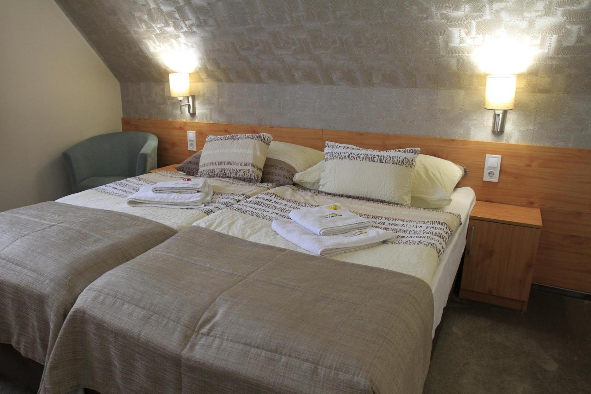 Zenit Panzio Bed & Breakfast Miskolc Exterior photo