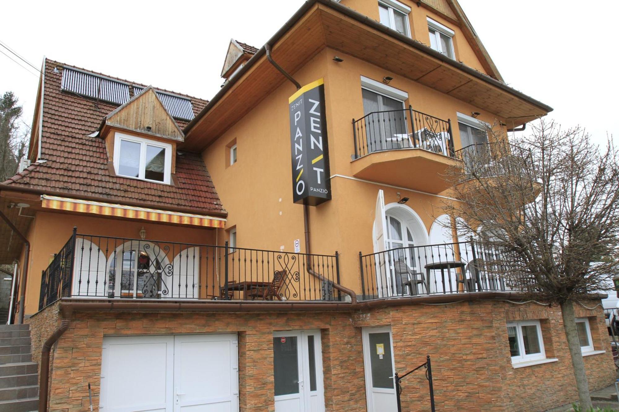 Zenit Panzio Bed & Breakfast Miskolc Exterior photo