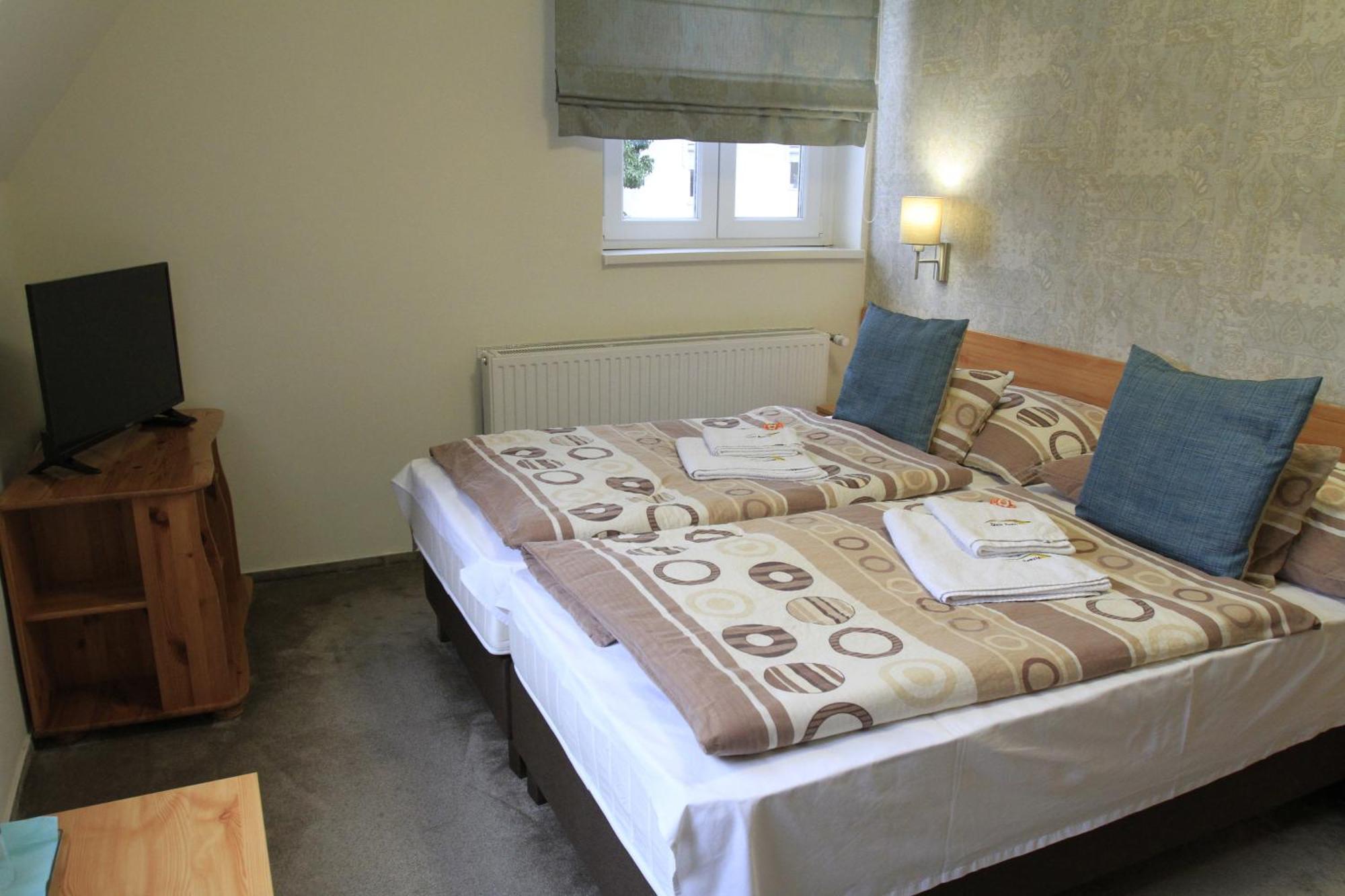 Zenit Panzio Bed & Breakfast Miskolc Exterior photo