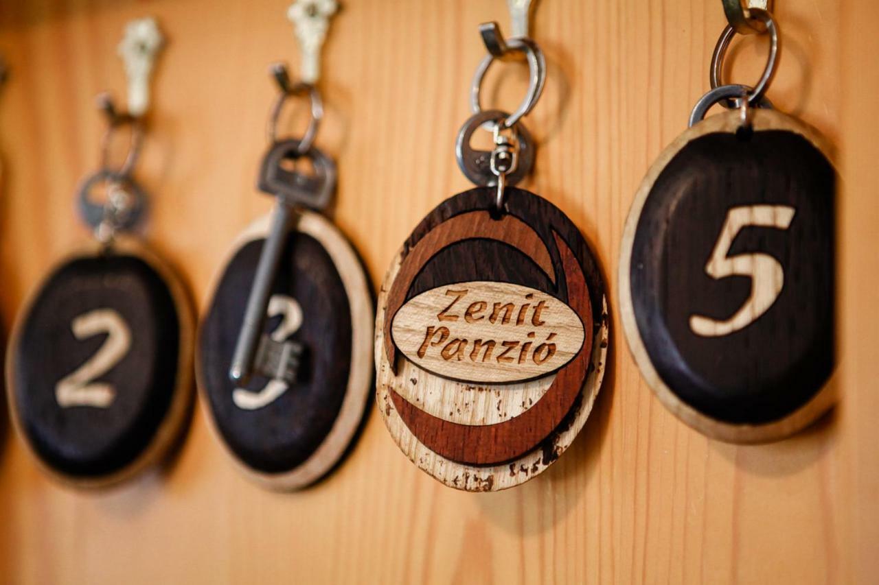 Zenit Panzio Bed & Breakfast Miskolc Exterior photo